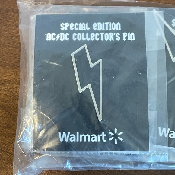 AC/DC pins and Guitar picks - Picture 3 of 4